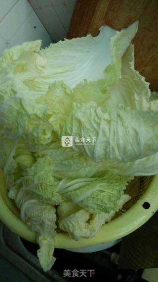 酸甜辣白菜的做法步骤：1