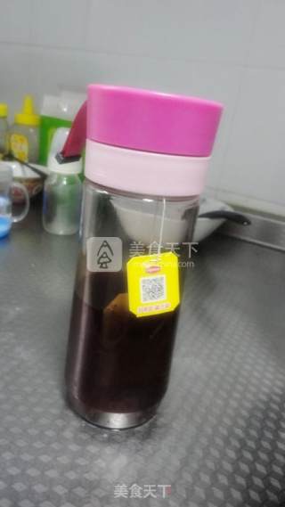 【肥肥妈的美味手记】——懒人版原味奶茶的做法步骤：1