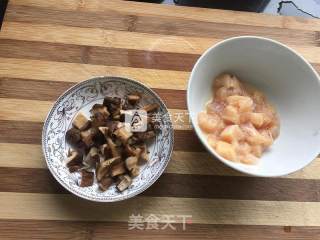 香菇核桃滑鸡粥的做法步骤：3