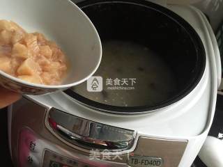 香菇核桃滑鸡粥的做法步骤：5