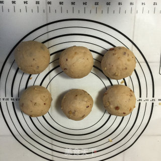 红枣核桃面包的做法步骤：4