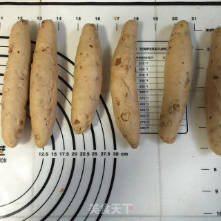 红枣核桃面包的做法步骤：8
