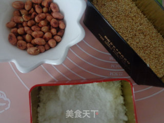 花生芝麻小面包的做法步骤：1