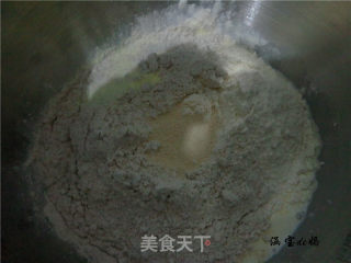 花生芝麻小面包的做法步骤：5