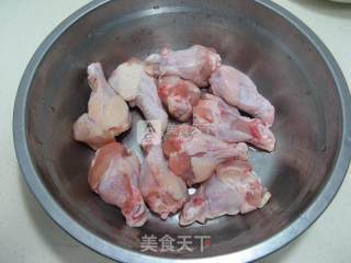 红烧胡萝卜鸡翅根的做法步骤：1