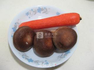 红烧胡萝卜鸡翅根的做法步骤：2