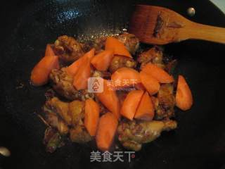 红烧胡萝卜鸡翅根的做法步骤：8
