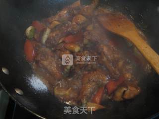 红烧胡萝卜鸡翅根的做法步骤：11