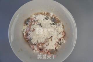 白白胖胖的 #鲜虾韭菜大饺子#的做法步骤：5