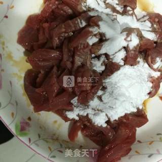 尖椒炒牛柳的做法步骤：4