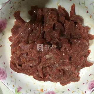 尖椒炒牛柳的做法步骤：5