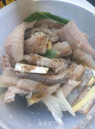 圣诞大餐之黑胡椒脱骨带鱼的做法步骤：6