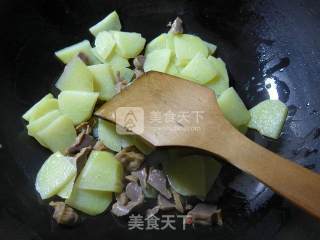 鸡胗炒土豆的做法步骤：4