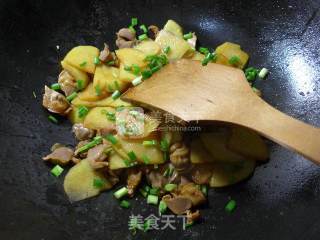 鸡胗炒土豆的做法步骤：8