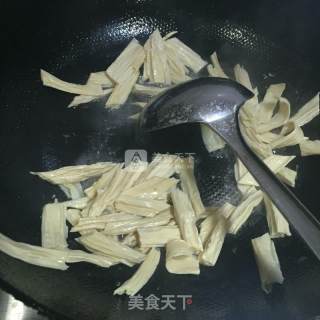 雪菜炒腐竹的做法步骤：3