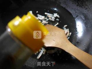 猪肉蒿菜波纹面的做法步骤：3