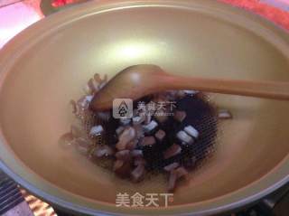 腊肉皮炒干子丁的做法步骤：4