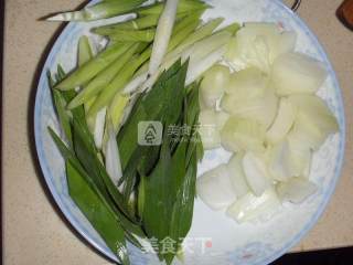 青蒜回锅肉的做法步骤：2