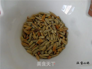 瓜子炒玉米的做法步骤：4