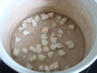 荸荠冰糖养生茶的做法步骤：3
