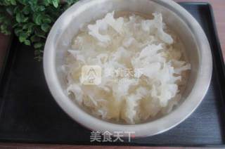 麻辣红油银耳的做法步骤：2
