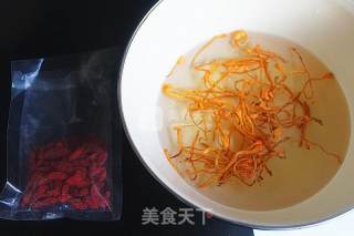 冬季养生虫草花枸杞粥的做法步骤：4