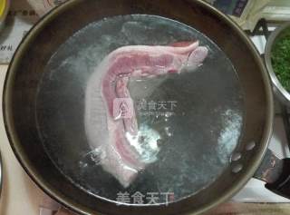 无油五花肉卷笋干的做法步骤：2