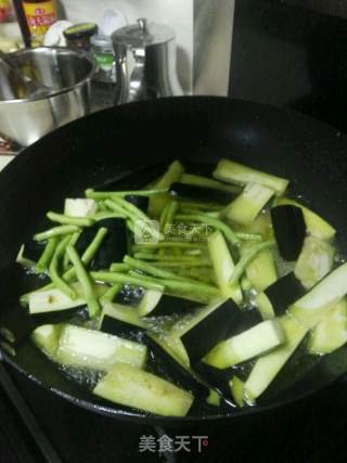 豆角烧茄子的做法步骤：1