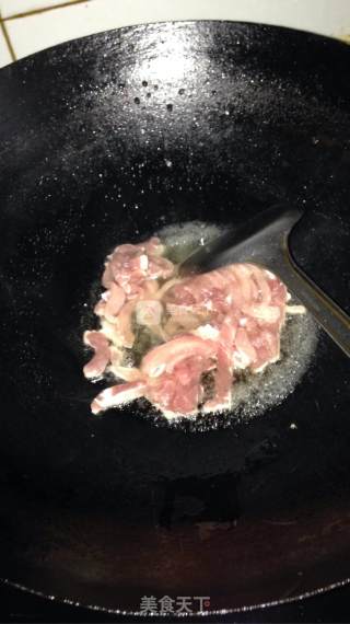 青椒肉丝的做法步骤：2