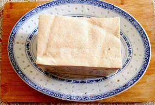 蛋皮包肉馅豆腐的做法步骤：1