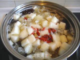 冰糖雪梨的做法步骤：3