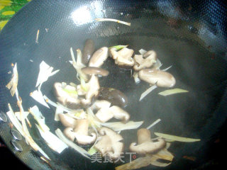 香菇炒青菜的做法步骤：4