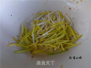 鸡蛋炒蒜黄的做法步骤：6