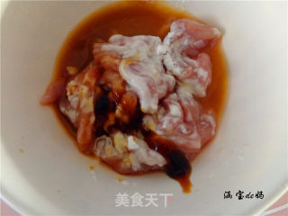 咖喱洋葱肉炒面的做法步骤：1