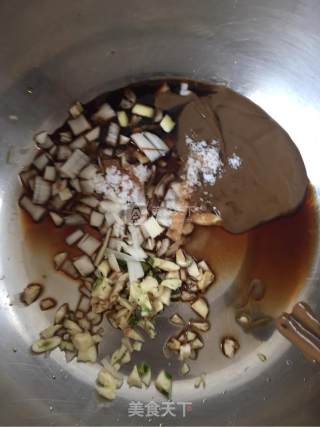 麻酱蒜香拍黄瓜的做法步骤：2