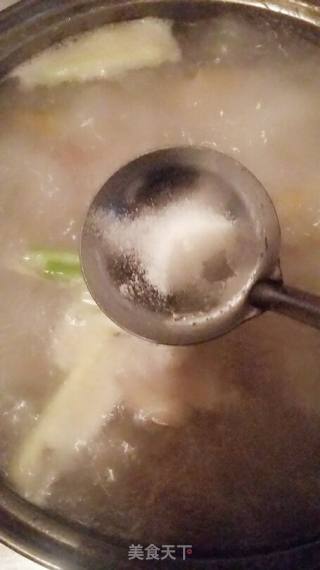 猪蹄萝卜汤的做法步骤：4