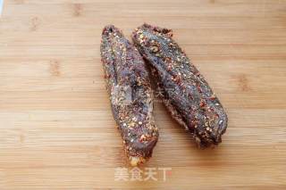 香煎老鹅干巴的做法步骤：1