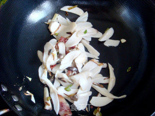 香干炒鸡腿菇的做法步骤：6