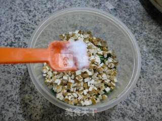 香干蒿菜馅春卷的做法步骤：6