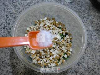 香干蒿菜馅春卷的做法步骤：7