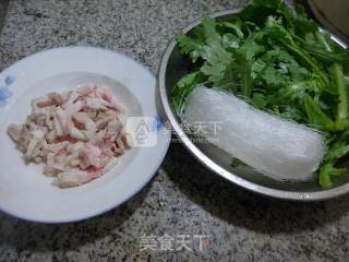 猪肉粉丝煮蒿菜的做法步骤：1