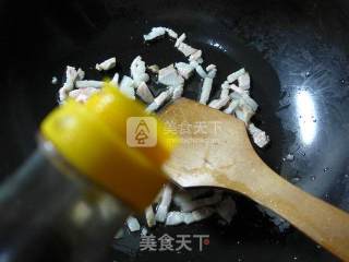 猪肉粉丝煮蒿菜的做法步骤：3