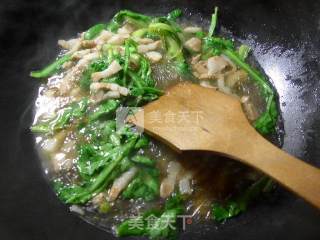 猪肉粉丝煮蒿菜的做法步骤：6