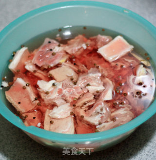 冬季里的超强美味---手抓羊排的做法步骤：1