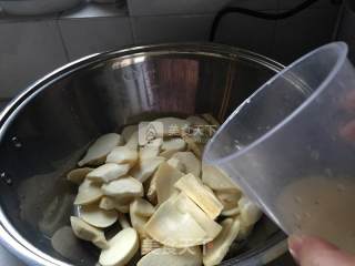 茨菰冬笋肉片的做法步骤：8