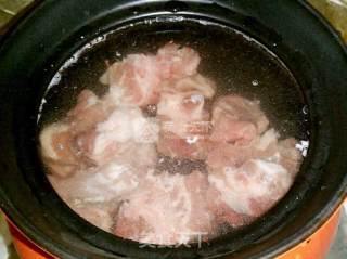 排骨豆腐汤的做法步骤：2