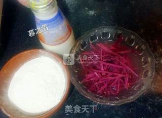 奶香紫薯丝饼的做法步骤：1