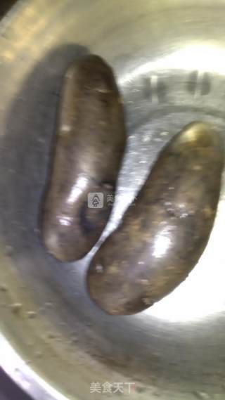 清炒紫色土豆丝的做法步骤：1