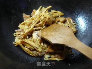五花肉荷兰豆炒水笋的做法步骤：5