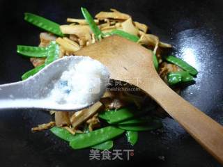 五花肉荷兰豆炒水笋的做法步骤：7